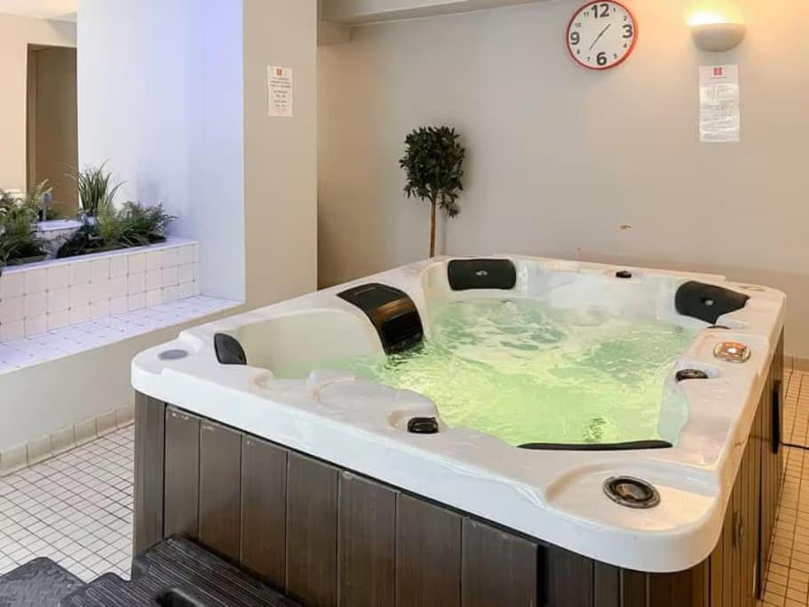 Strathmore Apt Scarborough, Pool, Gym, Parking Luaran gambar